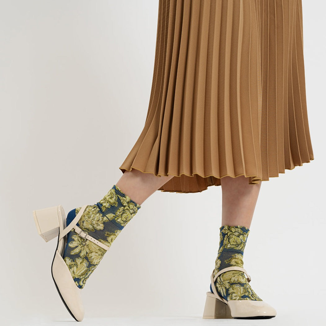 Float Flowers Low Crew Socks Dark Blue